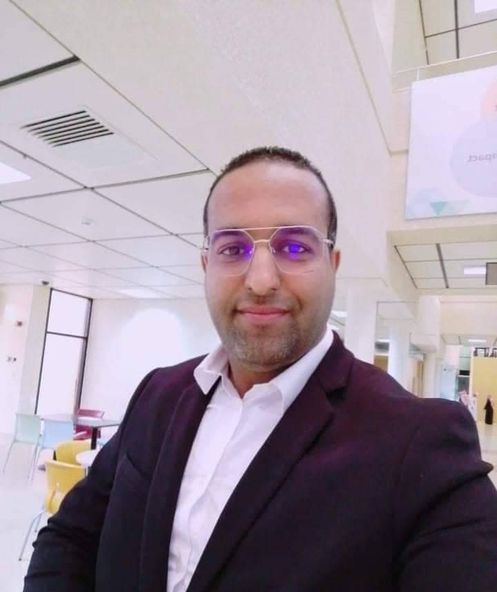 Photo of the faculty member